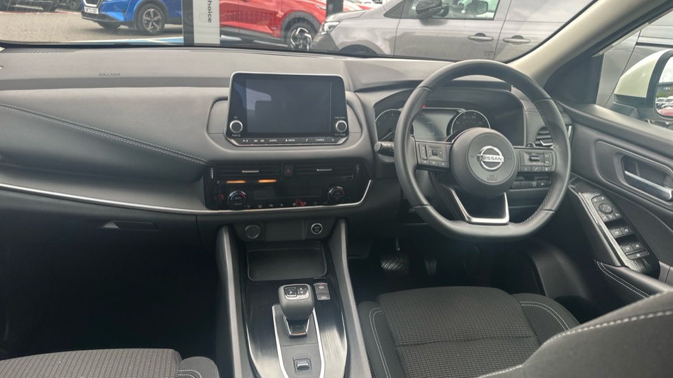 Nissan Qashqai 1.3 DiG-T MH 158 Acenta Premium 5dr Xtronic Petrol Hatchback - Image 10