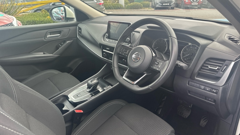 Nissan Qashqai 1.3 DiG-T MH 158 Acenta Premium 5dr Xtronic Petrol Hatchback - Image 11
