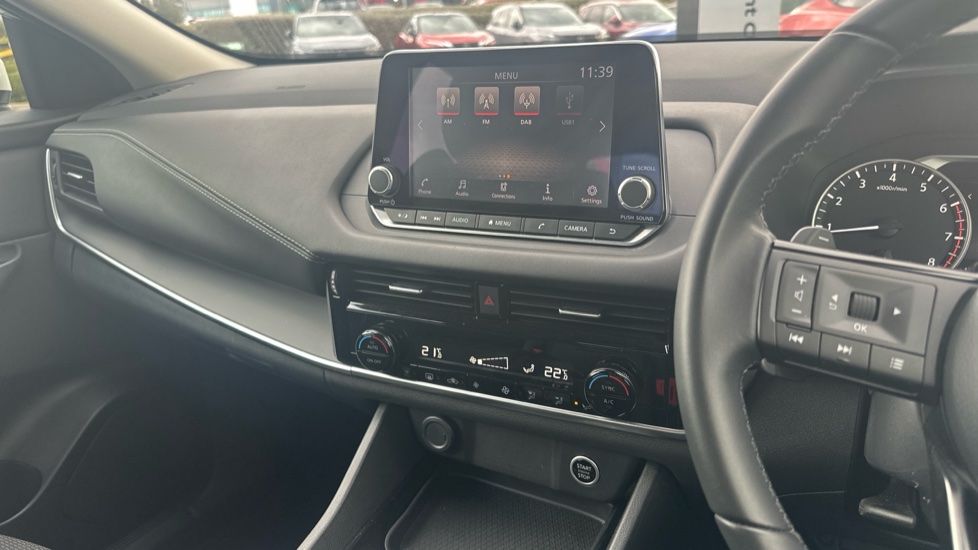 Nissan Qashqai 1.3 DiG-T MH 158 Acenta Premium 5dr Xtronic Petrol Hatchback - Image 14