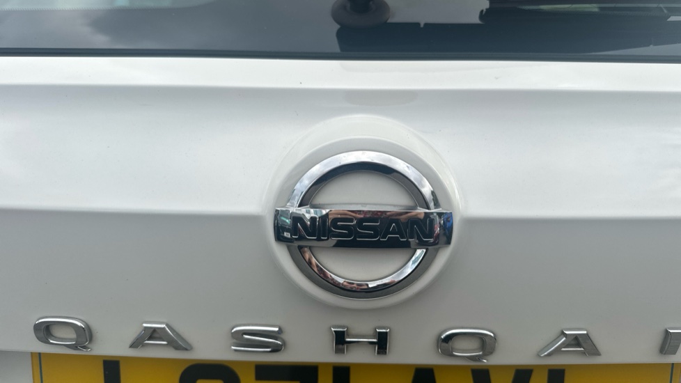 Nissan Qashqai 1.3 DiG-T MH 158 Acenta Premium 5dr Xtronic Petrol Hatchback - Image 24