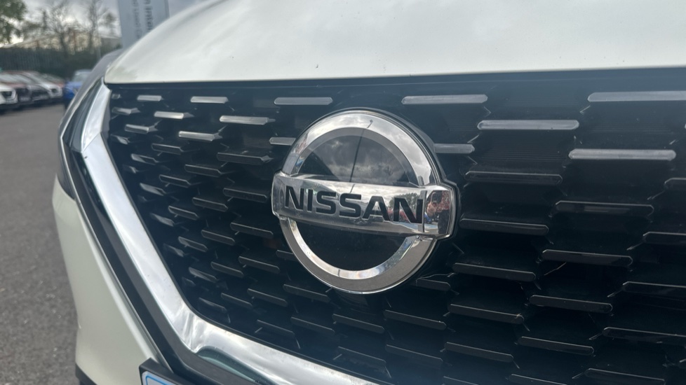 Nissan Qashqai 1.3 DiG-T MH 158 Acenta Premium 5dr Xtronic Petrol Hatchback - Image 28