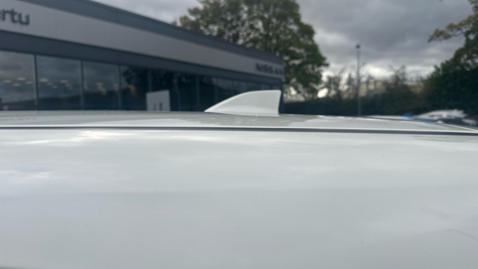 Nissan Qashqai 1.3 DiG-T MH 158 Acenta Premium 5dr Xtronic Petrol Hatchback - Image 31