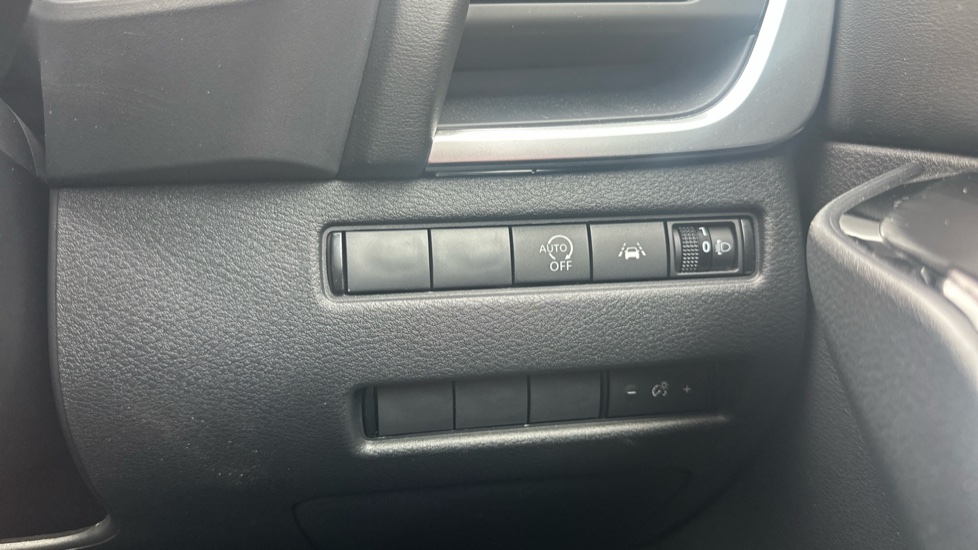 Nissan Qashqai 1.3 DiG-T MH 158 Acenta Premium 5dr Xtronic Petrol Hatchback - Image 36