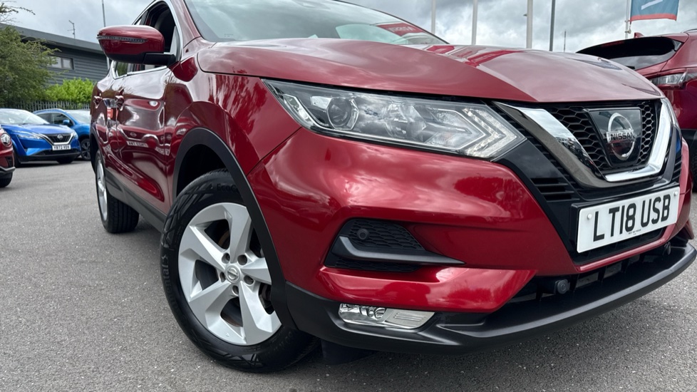 Nissan Qashqai 1.2 DiG-T Acenta 5dr Petrol Hatchback - Image 8