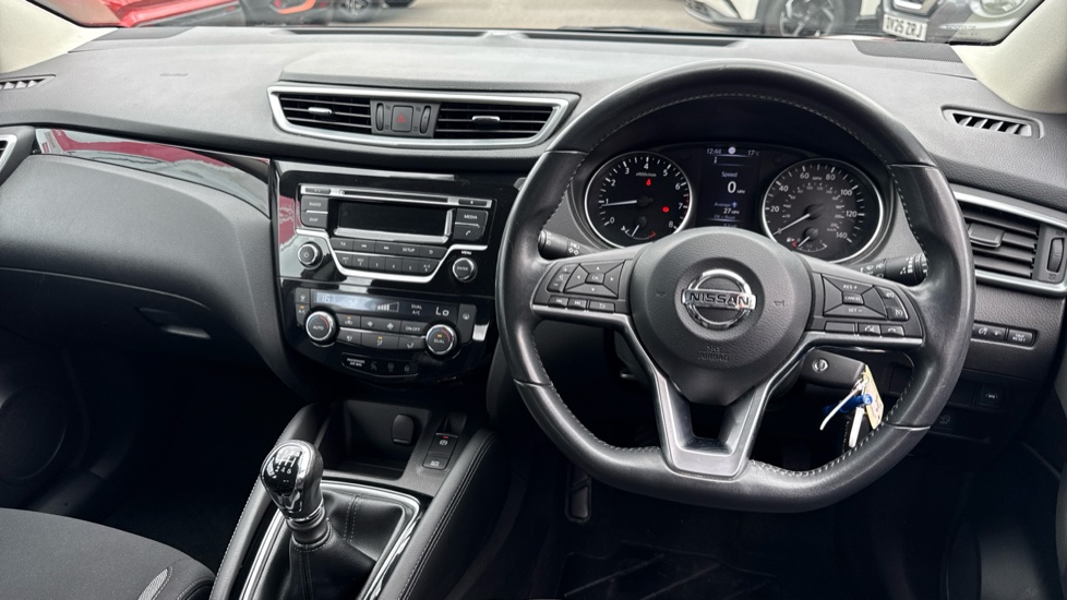 Nissan Qashqai 1.2 DiG-T Acenta 5dr Petrol Hatchback - Image 10