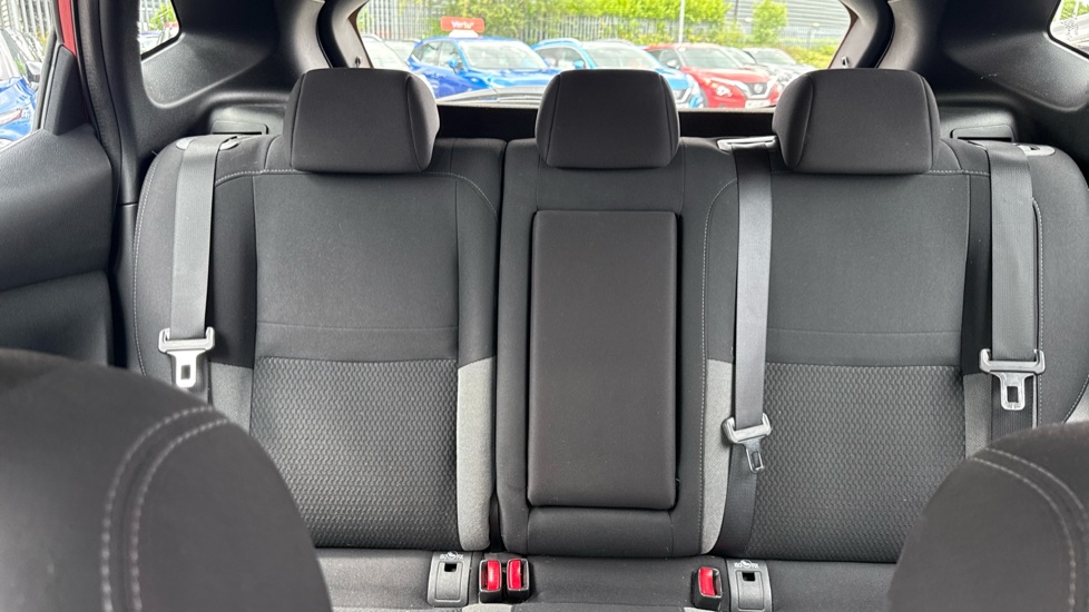Nissan Qashqai 1.2 DiG-T Acenta 5dr Petrol Hatchback - Image 15