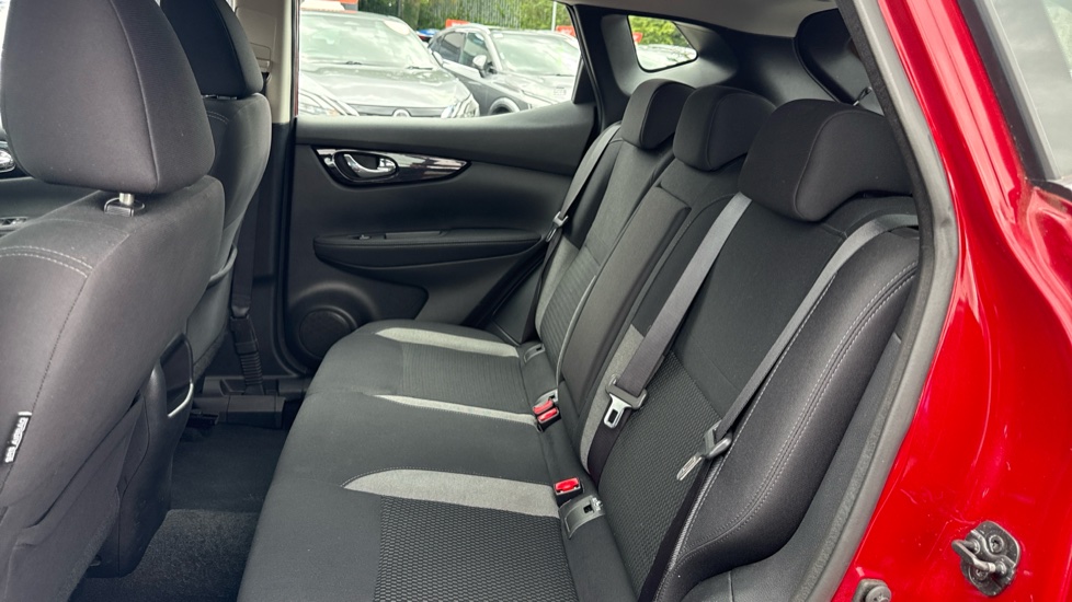 Nissan Qashqai 1.2 DiG-T Acenta 5dr Petrol Hatchback - Image 16