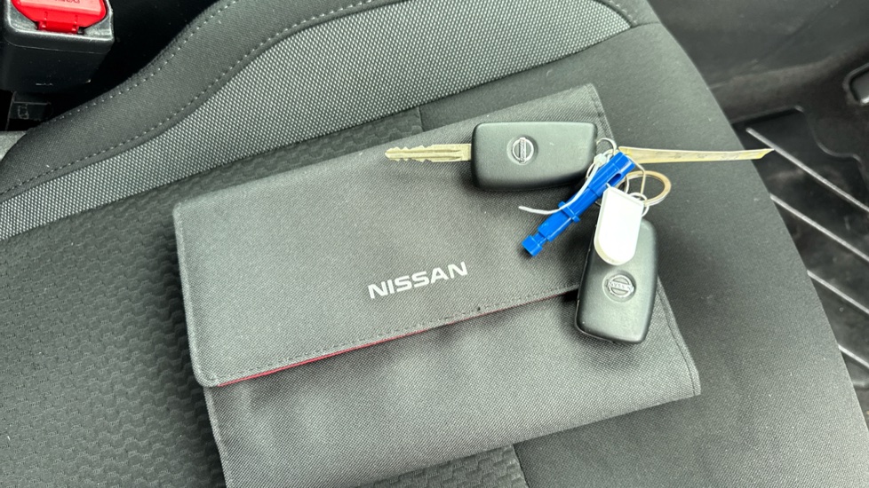 Nissan Qashqai 1.2 DiG-T Acenta 5dr Petrol Hatchback - Image 19