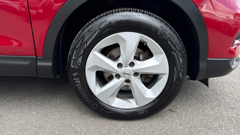 Nissan Qashqai 1.2 DiG-T Acenta 5dr Petrol Hatchback - Image 21