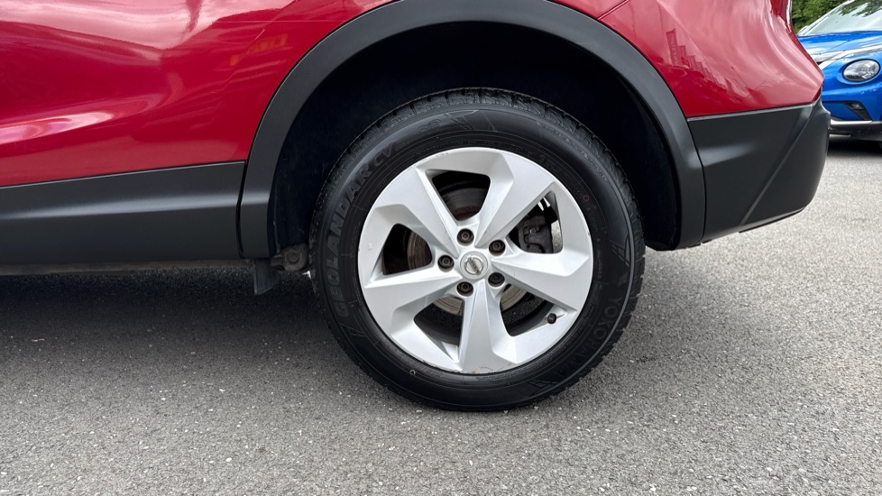 Nissan Qashqai 1.2 DiG-T Acenta 5dr Petrol Hatchback - Image 26