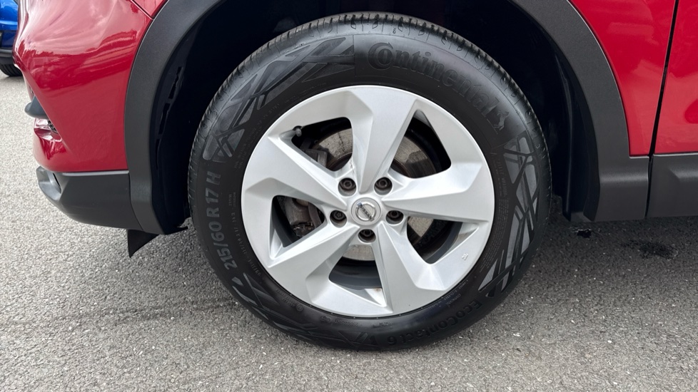 Nissan Qashqai 1.2 DiG-T Acenta 5dr Petrol Hatchback - Image 28