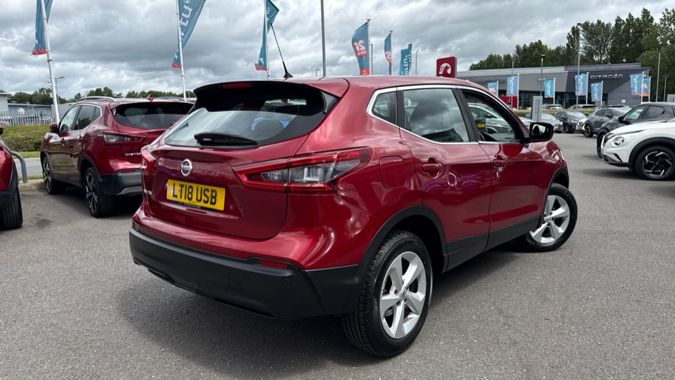 Nissan Qashqai 1.2 DiG-T Acenta 5dr Petrol Hatchback - Image 34