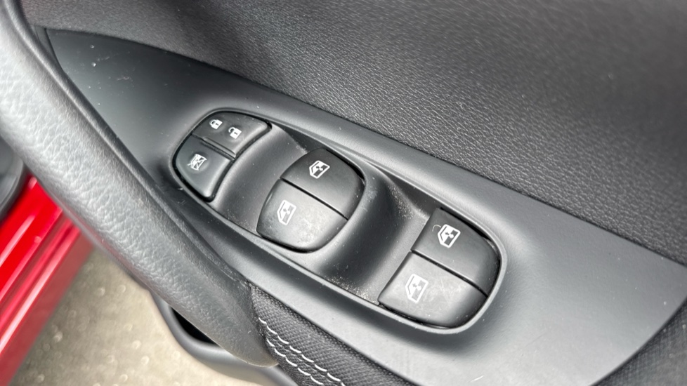 Nissan Qashqai 1.2 DiG-T Acenta 5dr Petrol Hatchback - Image 35