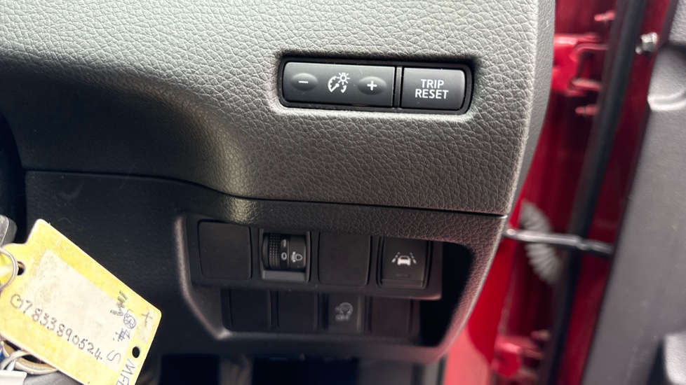 Nissan Qashqai 1.2 DiG-T Acenta 5dr Petrol Hatchback - Image 37