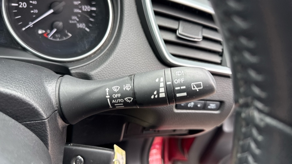 Nissan Qashqai 1.2 DiG-T Acenta 5dr Petrol Hatchback - Image 40