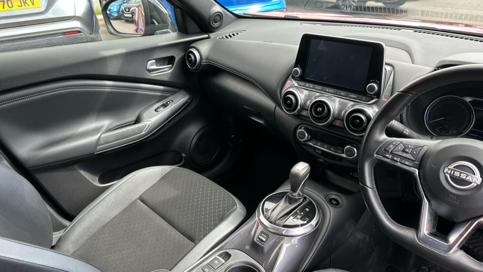 Nissan Juke 1.6 Hybrid N-Connecta 5dr Auto Hybrid Hatchback - Image 14