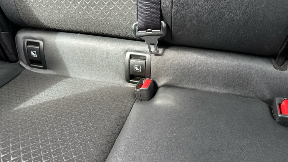 Nissan Juke 1.6 Hybrid N-Connecta 5dr Auto Hybrid Hatchback - Image 17