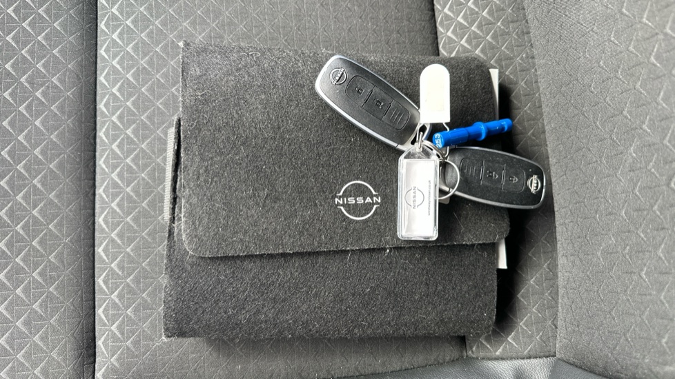 Nissan Juke 1.6 Hybrid N-Connecta 5dr Auto Hybrid Hatchback - Image 19