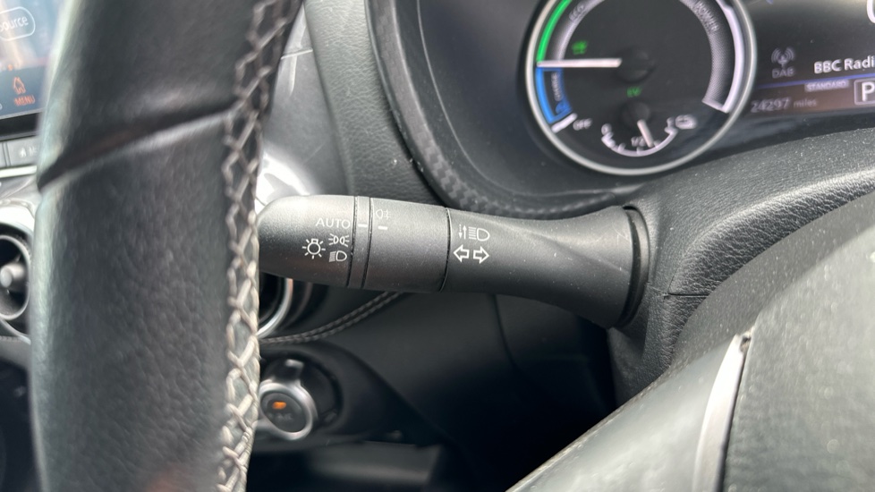 Nissan Juke 1.6 Hybrid N-Connecta 5dr Auto Hybrid Hatchback - Image 23