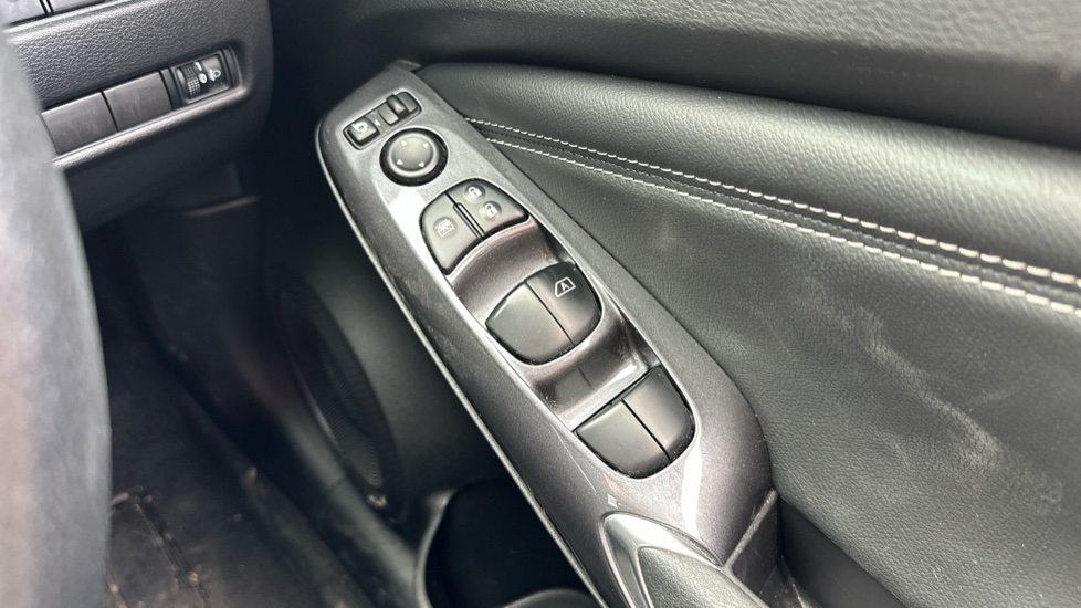 Nissan Juke 1.6 Hybrid N-Connecta 5dr Auto Hybrid Hatchback - Image 25