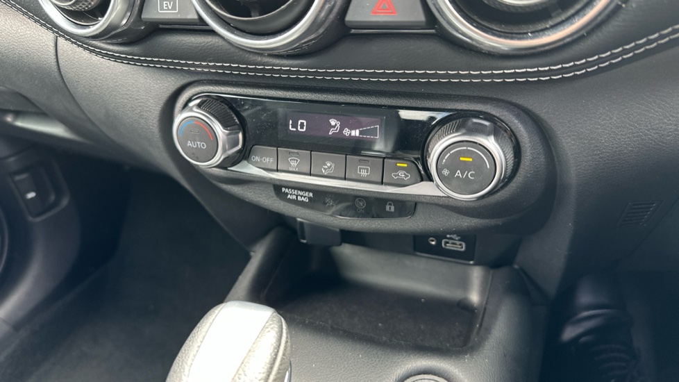 Nissan Juke 1.6 Hybrid N-Connecta 5dr Auto Hybrid Hatchback - Image 36