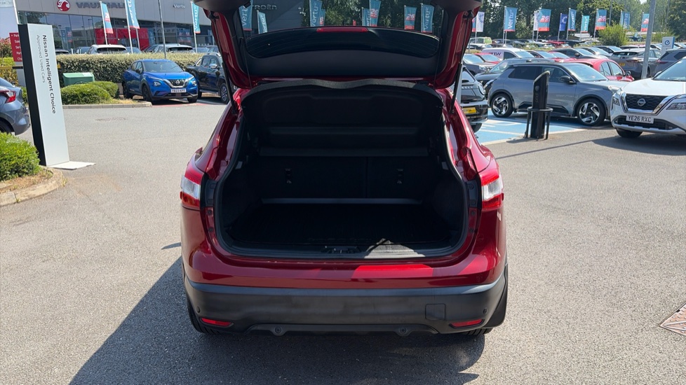 Nissan Qashqai 1.5 dCi N-Connecta 5dr Diesel Hatchback - Image 4