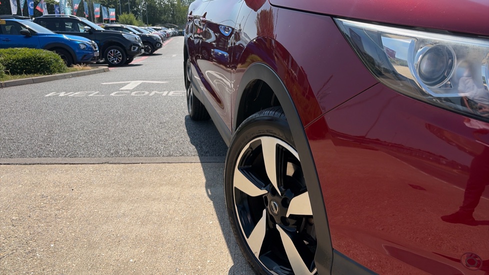 Nissan Qashqai 1.5 dCi N-Connecta 5dr Diesel Hatchback - Image 8
