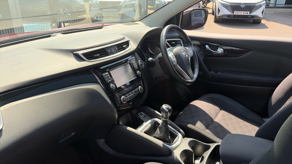 Nissan Qashqai 1.5 dCi N-Connecta 5dr Diesel Hatchback - Image 9