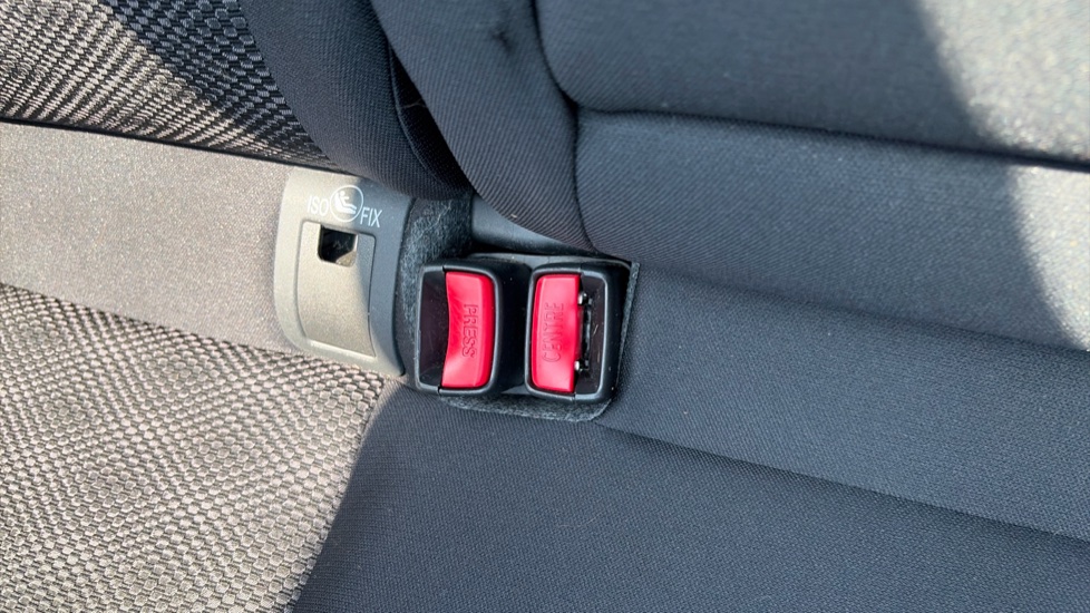 Nissan Qashqai 1.5 dCi N-Connecta 5dr Diesel Hatchback - Image 17