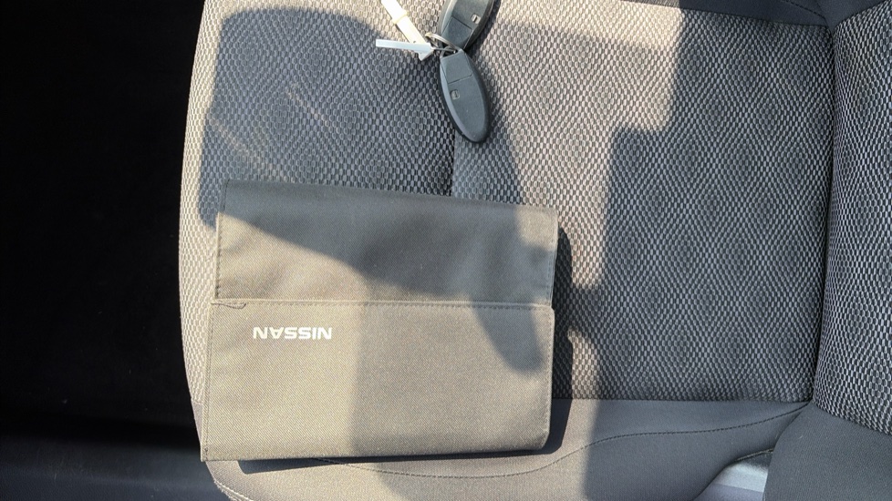 Nissan Qashqai 1.5 dCi N-Connecta 5dr Diesel Hatchback - Image 19