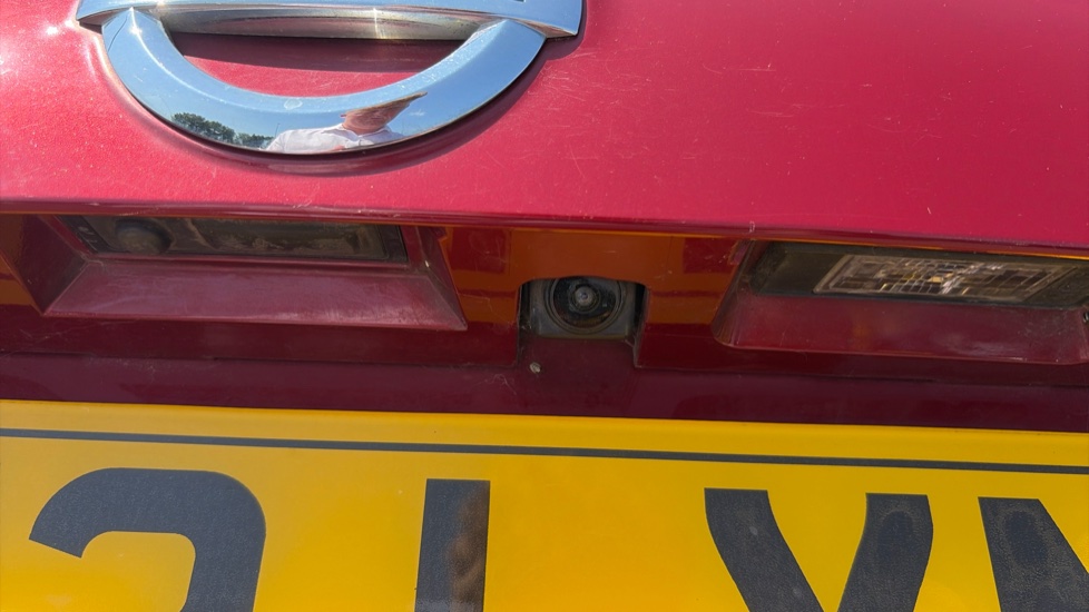 Nissan Qashqai 1.5 dCi N-Connecta 5dr Diesel Hatchback - Image 24