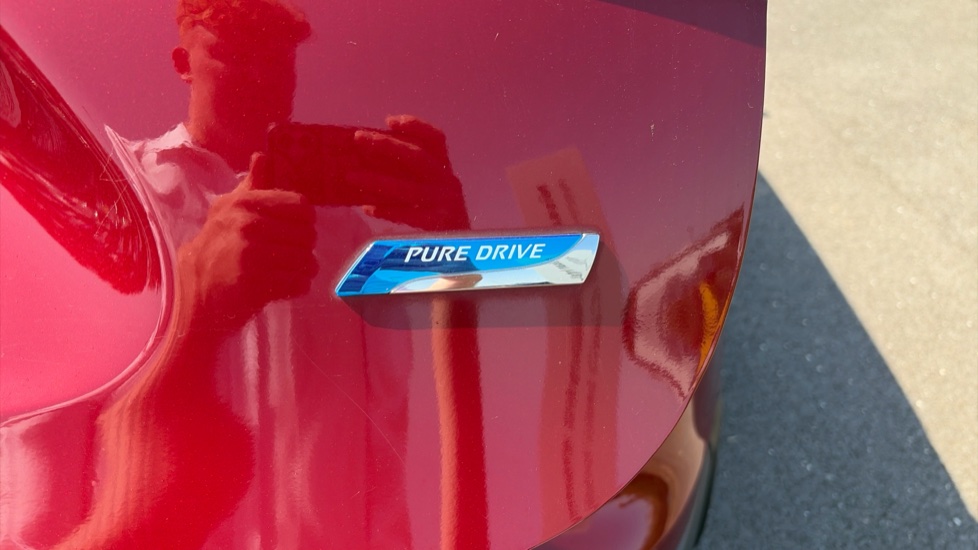 Nissan Qashqai 1.5 dCi N-Connecta 5dr Diesel Hatchback - Image 25