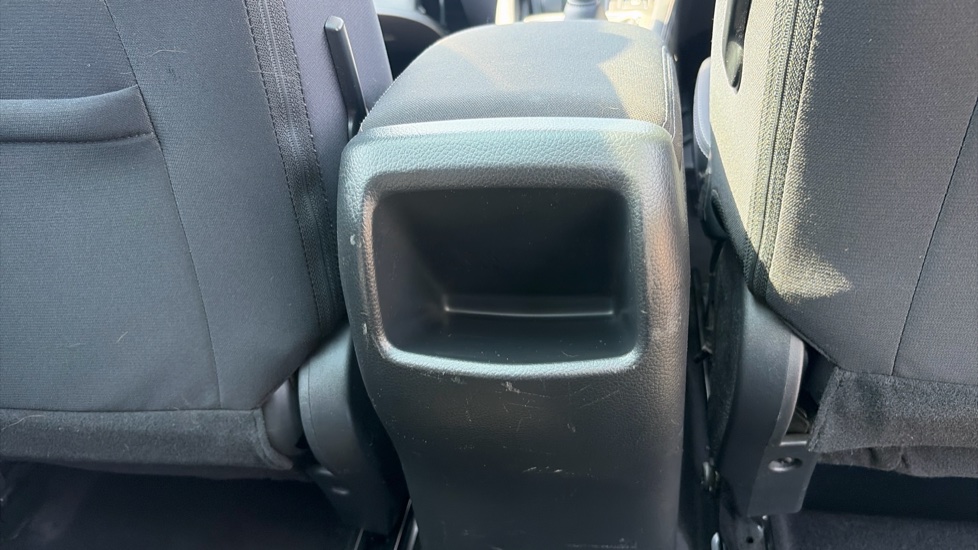 Nissan Qashqai 1.5 dCi N-Connecta 5dr Diesel Hatchback - Image 29