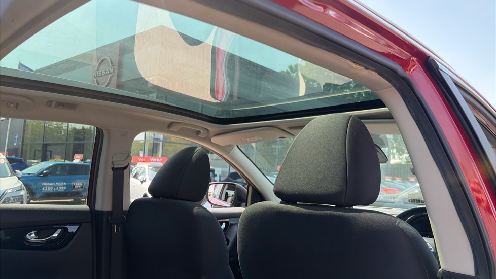 Nissan Qashqai 1.5 dCi N-Connecta 5dr Diesel Hatchback - Image 31