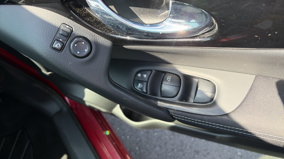 Nissan Qashqai 1.5 dCi N-Connecta 5dr Diesel Hatchback - Image 32