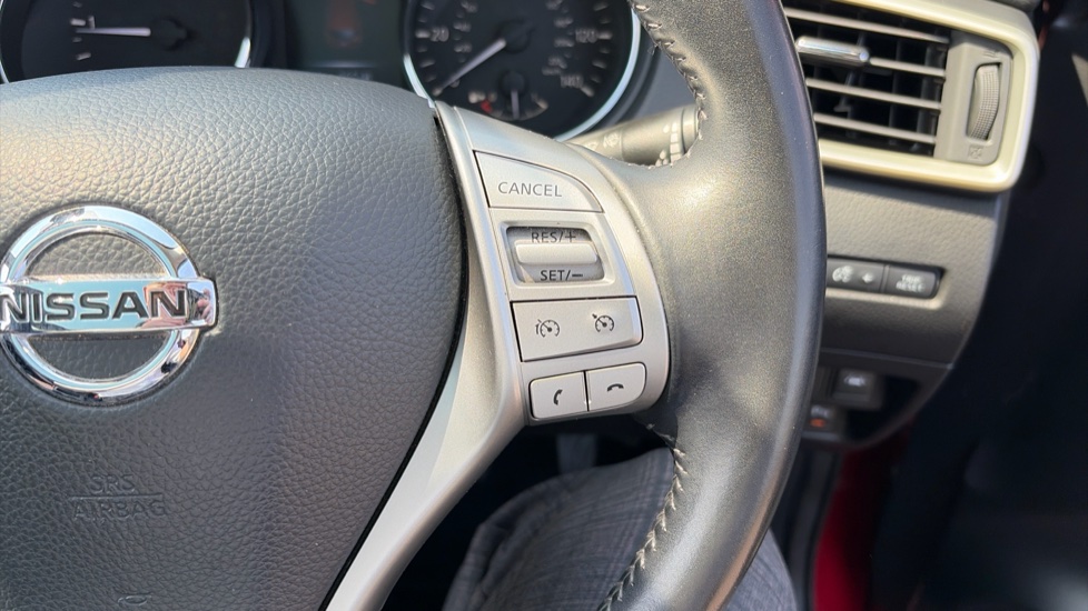 Nissan Qashqai 1.5 dCi N-Connecta 5dr Diesel Hatchback - Image 34