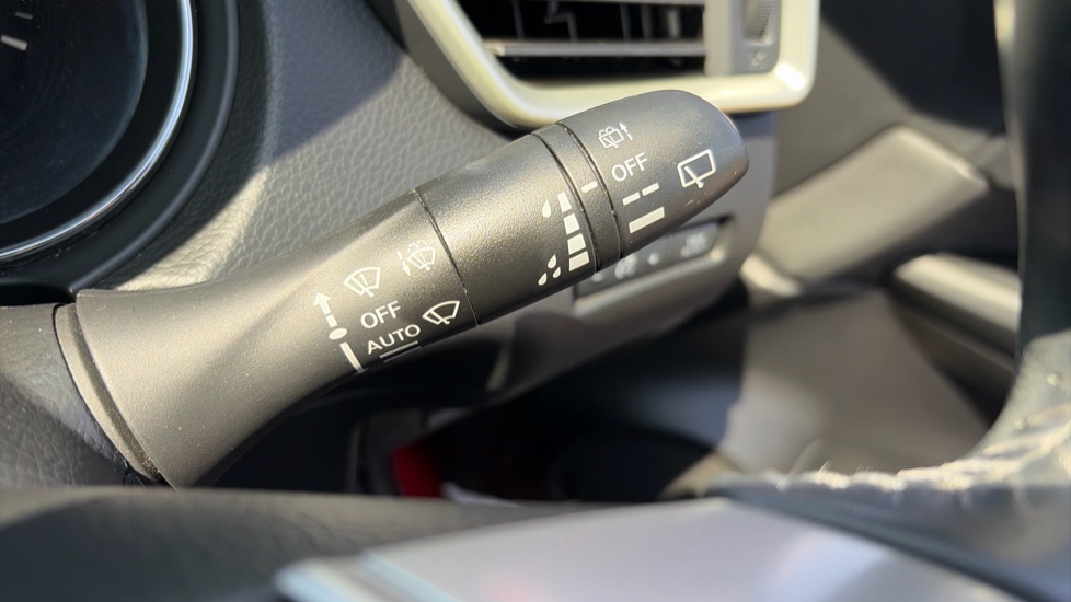 Nissan Qashqai 1.5 dCi N-Connecta 5dr Diesel Hatchback - Image 36