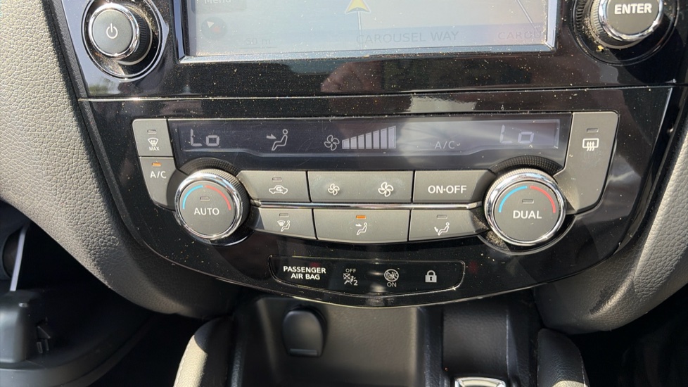 Nissan Qashqai 1.5 dCi N-Connecta 5dr Diesel Hatchback - Image 40