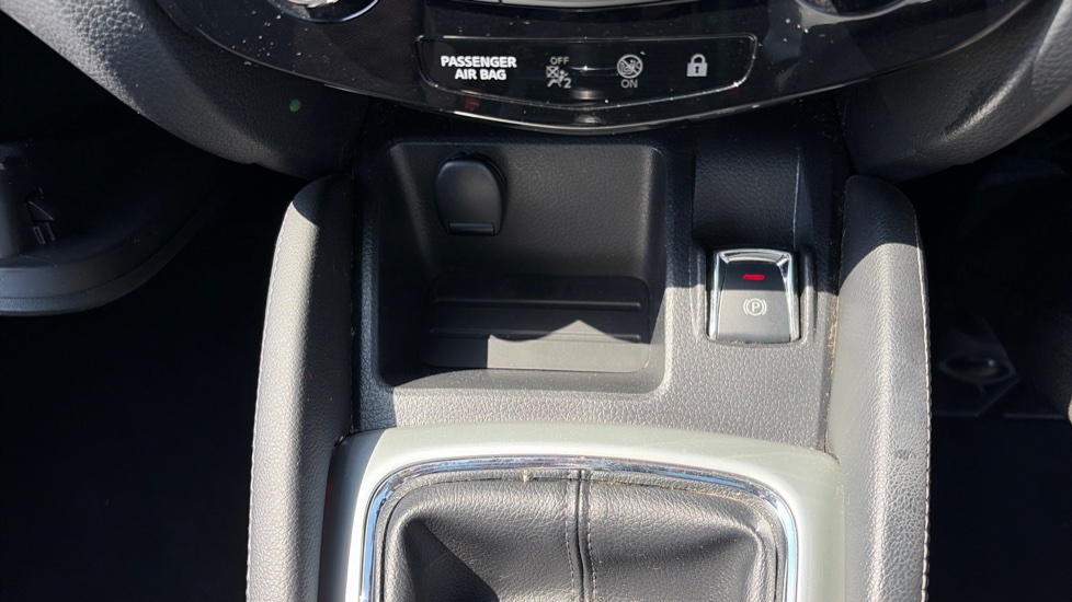 Nissan Qashqai 1.5 dCi N-Connecta 5dr Diesel Hatchback - Image 41