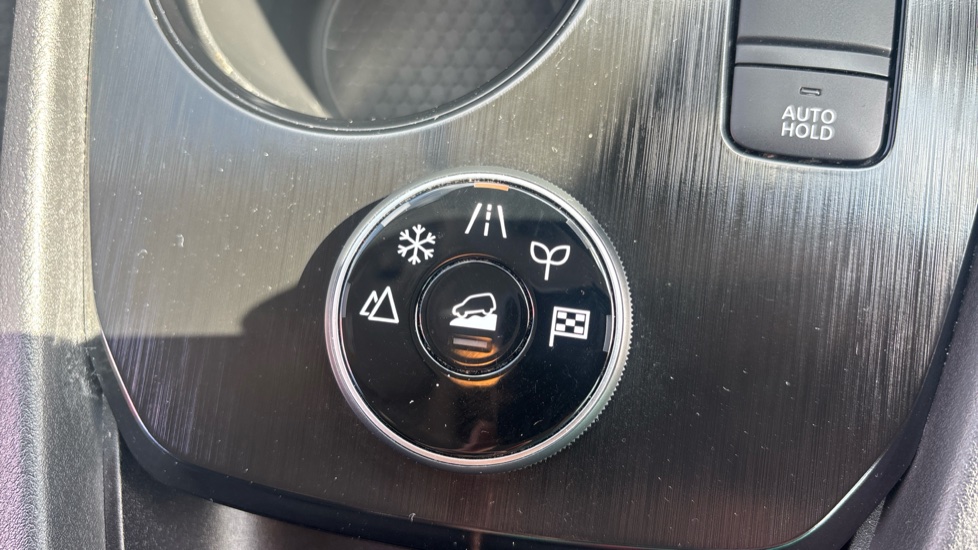 Nissan X-Trail 1.5 E-Power E-4orce 213 N-Connecta 5dr Auto Hybrid Station Wagon - Image 27