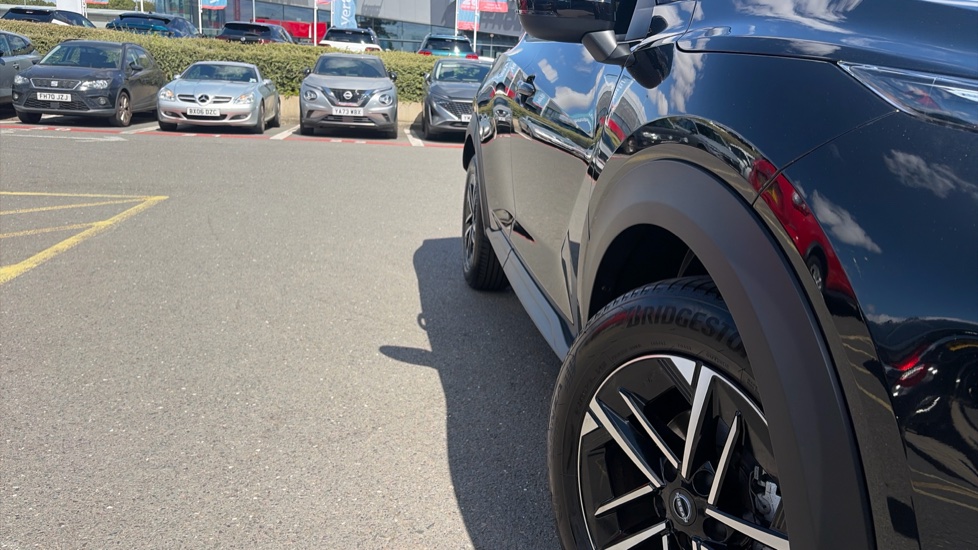 Nissan Juke 1.0 DiG-T N-Connecta 5dr Petrol Hatchback - Image 8