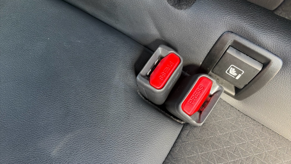 Nissan Juke 1.0 DiG-T N-Connecta 5dr Petrol Hatchback - Image 17