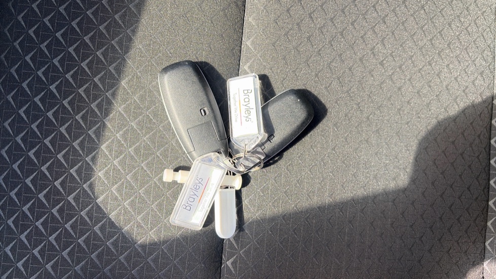 Nissan Juke 1.0 DiG-T N-Connecta 5dr Petrol Hatchback - Image 20