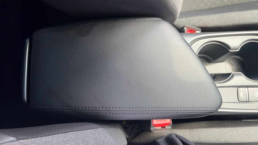 Nissan Juke 1.0 DiG-T N-Connecta 5dr Petrol Hatchback - Image 31