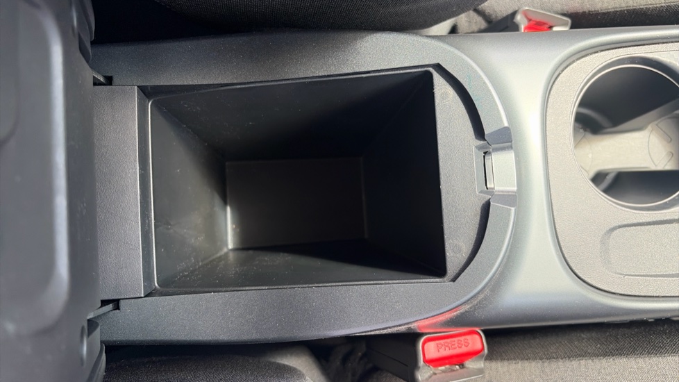 Nissan Juke 1.0 DiG-T N-Connecta 5dr Petrol Hatchback - Image 32