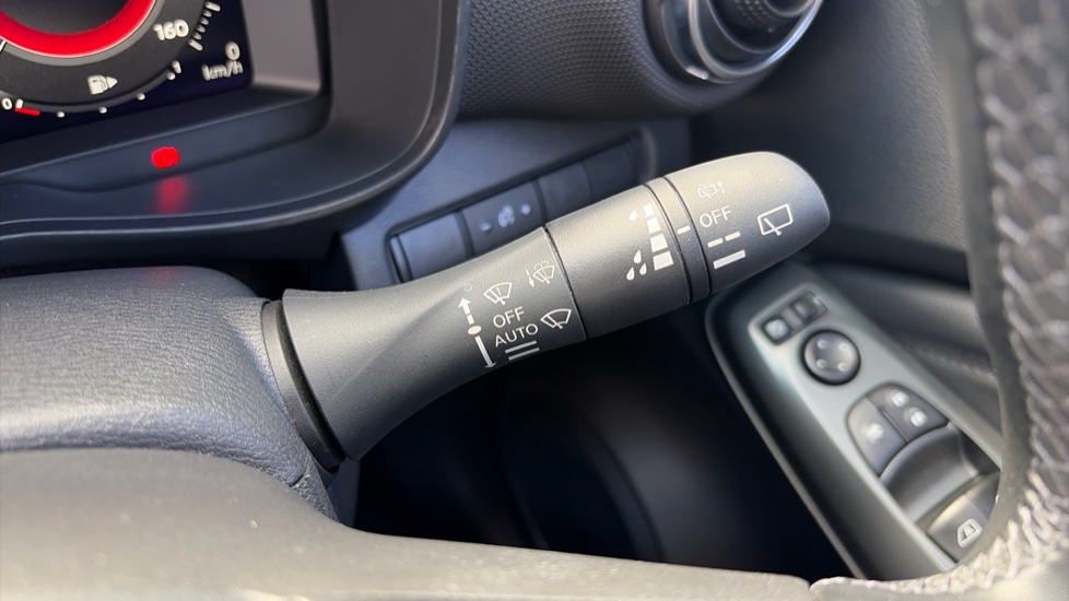Nissan Juke 1.0 DiG-T N-Connecta 5dr Petrol Hatchback - Image 35
