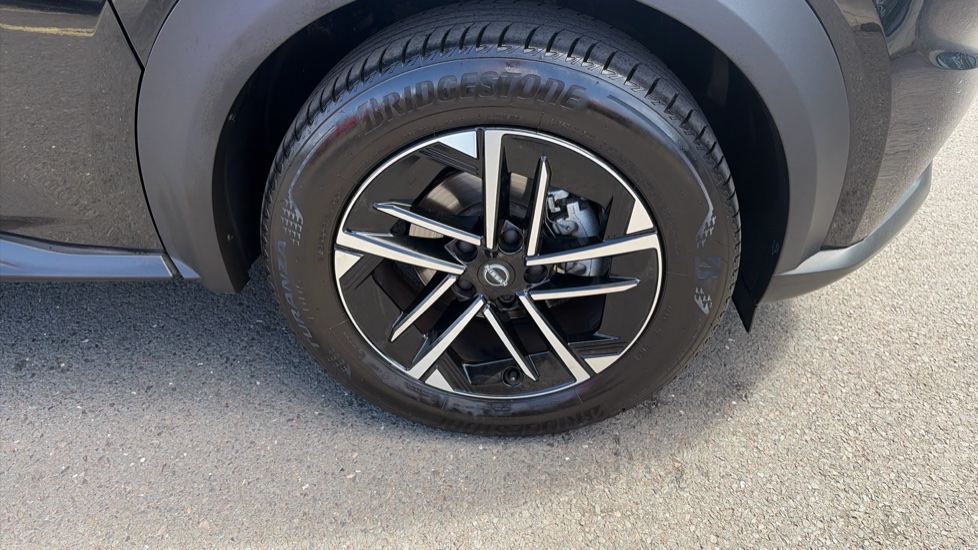 Nissan Juke 1.0 DiG-T N-Connecta 5dr Petrol Hatchback - Image 40