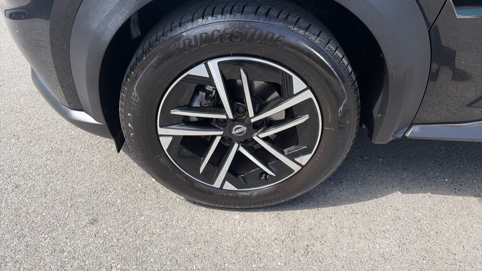 Nissan Juke 1.0 DiG-T N-Connecta 5dr Petrol Hatchback - Image 41