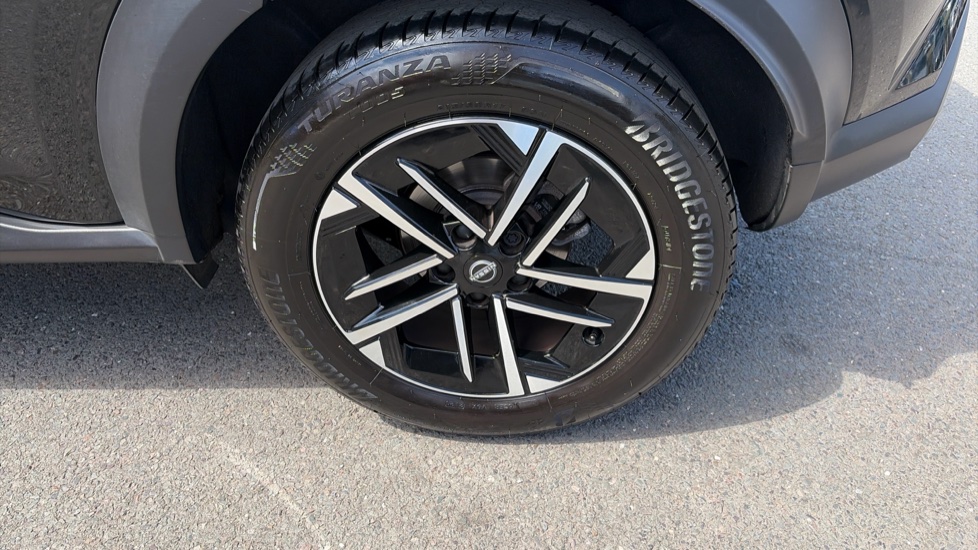 Nissan Juke 1.0 DiG-T N-Connecta 5dr Petrol Hatchback - Image 42