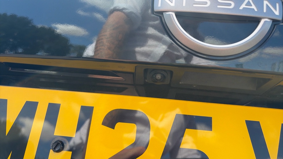 Nissan Juke 1.0 DiG-T N-Connecta 5dr Petrol Hatchback - Image 44
